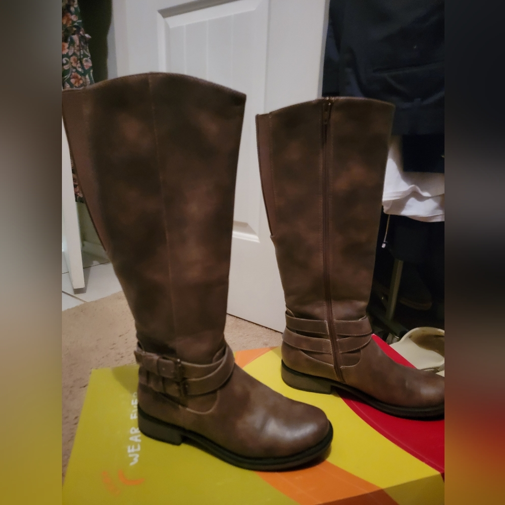 Women boots, brown, size 7, new
